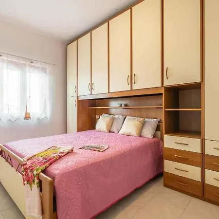 In 50651 Apartment Agrustos